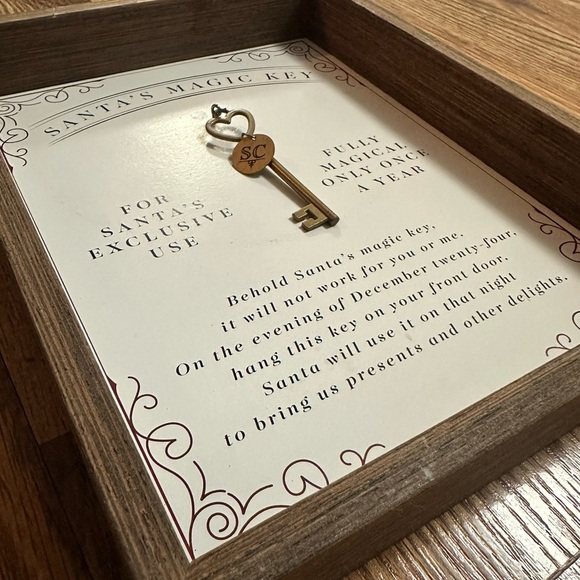 “Santa’s Magic Key” Wood Sign - Picture 2 of 8